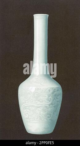 LICHTDURCHLÄSSIGE WEISSE Blumenvase (Hua P'ing), in feiner Form und mit einer Fertigungstechnik, mit geformten und ziselierten Designs und einer weißen Glasur von perfekter Reinheit und durchsichtiger K'ang-hsi-Zeit {1662-1722) aus dem Buch „ ORIENTAL CERAMIC ART COLLECTION OF William Thompson Walters “, veröffentlicht im Jahr 1897 Stockfoto