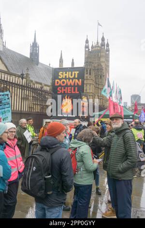London, Großbritannien. 21. April 2023. Öko-Aktivisten, Aussterbende Rebellion, Greenpeace und Anhänger versammelten sich in den Parlamentsgebäuden, um für eine nachhaltige Welt zu demonstrieren. Kredit: Uwe Deffner/Alamy Live News Stockfoto