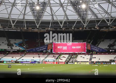 Stratford, London, Großbritannien. 20. April 2023. Ein allgemeiner Blick auf das Stadion während des UEFA Europa Conference League Quarter Final zwischen West Ham United und KAA Genk im London Stadium, Stratford, am Donnerstag, den 20. April 2023. (Foto: Tom West | MI News) Guthaben: MI News & Sport /Alamy Live News Stockfoto