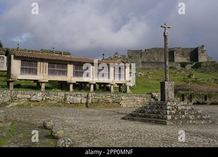 Lindoso-Kornhölzer oder Espigueiros de Lindoso in Portugal auch Canastro, canico oder Horreo genannt. Die Funktion besteht darin, den dicken Mais durch den späteren zu trocknen Stockfoto