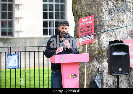 Whitehall, London, Großbritannien. 21. April 2023. Extinction Rebellion, Klimawandel-Aktivisten demonstrieren The Big One - United to Survival, London, Großbritannien. Kredit: Siehe Li/Picture Capital/Alamy Live News Stockfoto