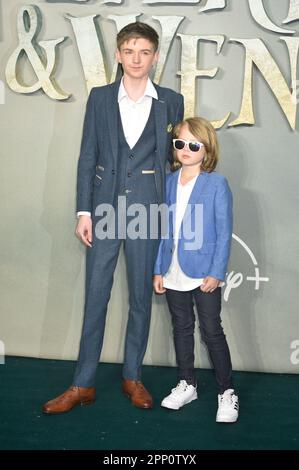 20. April 2023 London UK. Joshua Pickering und Jacobi Jupe bei der Weltpremiere von Disney 'Peter Pan & Wendy', in Curzon Mayfair, London. Sue Andrews/ Stockfoto