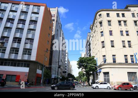 salvador, bahia, brasilien - 23. märz 2023: Blick auf das Intigos-Gebäude im Viertel Comercio in der Stadt Salvador. Stockfoto