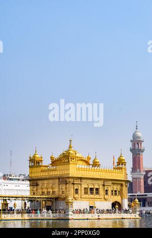 Wunderschöner Blick auf den Goldenen Tempel (Harmandir Sahib) in Amritsar, Punjab, Indien, das berühmte indische sikh-Wahrzeichen, den Goldenen Tempel, das wichtigste Heiligtum von Sikhs Stockfoto