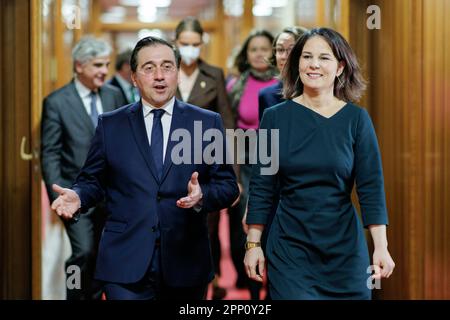 Berlin, Deutschland. 21. April 2023. Die Bundesaußenministerin Annalena Baerbock trifft den spanischen Außenminister Jose Manuel Albares zu Gesprächen im Auswärtigen Amt in Berlin am 21. April 2023. Kredit: dpa/Alamy Live News Stockfoto