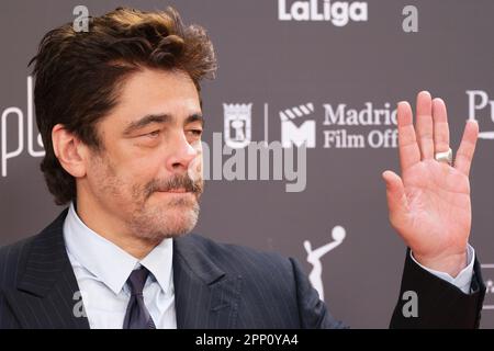 Madrid, Spanien. 21. April 2023. Der Schauspieler Benicio Del Toro nimmt am 21. April 2023 im InterContinental Hotel in Madrid, Spanien, an der Fotokonferenz für den „Platino De Honor“-Preis Teil. (Foto: Oscar Gonzalez/NurPhoto) Guthaben: NurPhoto SRL/Alamy Live News Stockfoto