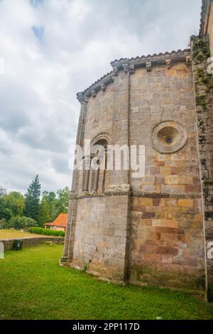 Apse der Kirche Nuestra Señora de la Asuncion. Santa Maria de Cayon, Kantabrien, Spanien. Stockfoto