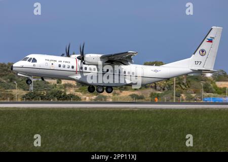 Philippines Air Force Airbus C-295M (Reg.: 177) auf dem Weg zur Wartung in Frankreich. Stockfoto