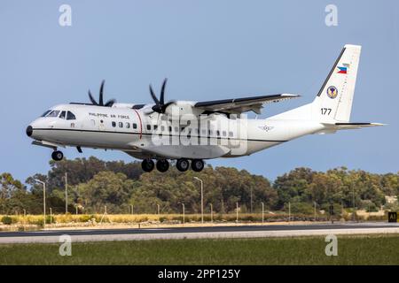 Philippines Air Force Airbus C-295M (Reg.: 177) auf dem Weg zur Wartung in Frankreich. Stockfoto