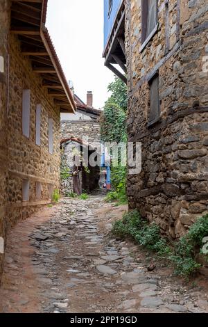 Blick auf das historische Dorf Cumalikizik, ein beliebtes Ziel für Touristen und Einheimische in Bursa, Türkei. Das Dorf Cumalikizik gehört zum UNESCO-Weltkulturerbe Stockfoto