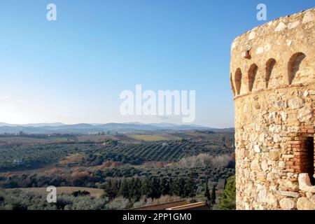 Magliano ist ein kleines Dorf im Herzen von Maremma in der Toskana, umgeben von mittelalterlichen Mauern und mit Blick auf die toskanische Landschaft Stockfoto