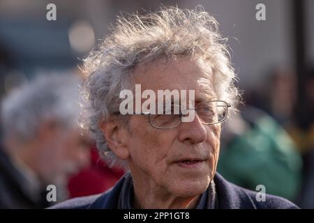 London, Großbritannien. 21. April 2023. Climate change Denier Piers Corbyn (Bruder des ehemaligen Labour-Parteiführers Jeremy) bei Extinction Rebellion, The Big One, Parlament London United Kingdom Picture Garyroberts/worldwidefeatures.com Credit: GaryRobertsphotography/Alamy Live News Stockfoto