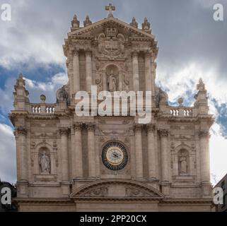 Paris, Frankreich, Okt. 2022, Blick auf die Kirche Saint-Paul Saint-Louis im Marais-Viertel aus nächster Nähe Stockfoto