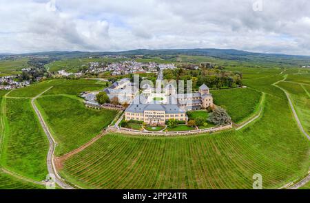 Schloss Johanissberg in Rheingau, Rhein. In Der Nähe Von Wiesbaden, Eltville, Rudesheim. Hessen, Deutschland Stockfoto