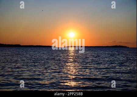 Wunderschöner Sonnenuntergang in Fazana in der Nähe von Pula. Istra, Istrien. Kroatien. Stockfoto