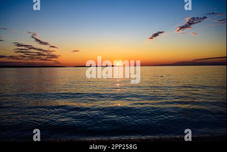 Wunderschöner Sonnenuntergang in Fazana in der Nähe von Pula. Istra, Istrien. Kroatien. Stockfoto