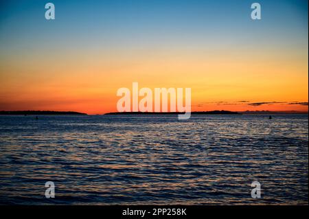 Wunderschöner Sonnenuntergang in Fazana in der Nähe von Pula. Istra, Istrien. Kroatien. Stockfoto