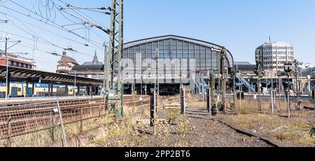 Hamburg, Deutschland. 21. April 2023. Blick vom Süden des Hamburger Hauptbahnhofs. Kredit: Markus Scholz/dpa/Alamy Live News Stockfoto