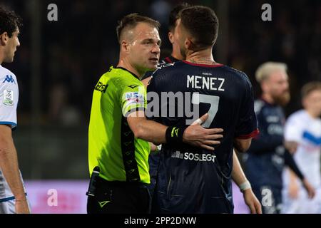 Reggio Calabria, Italien. 21. April 2023. Oreste Granillo Stadium, Reggio Calabria, Italien, 21. April 2023, Francesco Maraviglia refree während Reggina 1914 gegen Brescia Calcio - italienischer Fußball Serie B Spiel Credit: Live Media Publishing Group/Alamy Live News Stockfoto