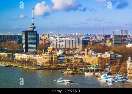 Rotterdam, niederländische Stadtlandschaft am Nieuwe Maas River. Stockfoto
