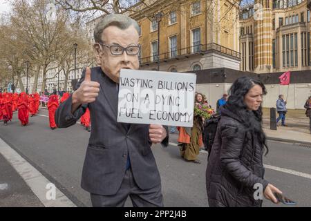 London, Großbritannien. 21. April 2023. Aussterbende Rebellion-Aktivisten halten an verschiedenen Orten im Zentrum Londons einen viertägigen Protest ab. Die Veranstaltung heißt „The Big One“ und umfasst weitere Umweltgruppen wie Just Stop Oil und Animal Rebellion. Penelope Barritt/Alamy Live News Stockfoto