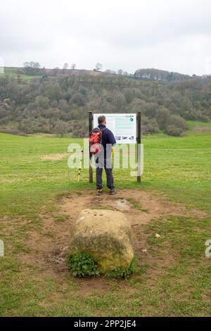 Der Grenzstein an der Gemeindegrenze des Pestdorfes Eyam und des benachbarten Dorfes Stoney Middleton Peak District Derbyshire Stockfoto