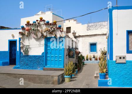 Dekorierte Fischerhäuser in Puerto de las Nieves, Fischerdorf und Hafen der Stadt Agaete, Gran Canaria, Kanarische Inseln, Spanien Stockfoto