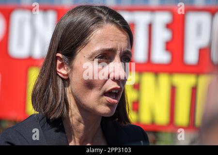 Gardanne, Frankreich. 20. April 2023. Sophie Binet, die neue nationale Sekretärin des Allgemeinen Gewerkschaftsbundes (CGT), beantwortet Fragen von Journalisten während ihrer Reise nach Gardanne im Süden Frankreichs. (Foto: Denis Thaust/SOPA Images/Sipa USA) Guthaben: SIPA USA/Alamy Live News Stockfoto