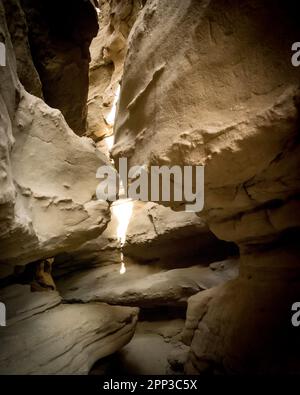 Der Kuss. Animierte Elemente in der Geologie des Slot Canyon, einem beliebten Wanderweg im Anza Borrego Desert State Park in Südkalifornien. Stockfoto