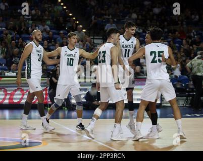 21. April 2023 - Hawaii Rainbow Warriors feiern den Sieg bei einem Halbfinalspiel der Big West Conference Championships zwischen den UC Santa Barbara Gauchos und den Hawaii Rainbow Warriors im Bren Events Center in Irvine, CA – Michael Sullivan/CSM Stockfoto