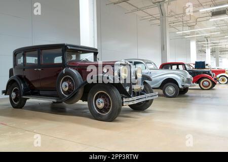 ST. PETERSBURG, RUSSLAND - 29. MÄRZ 2023: Bentley 8 Liter (Bentley 8L) in der Ausstellung des Retro-Automuseums von Leto mit Einkaufs- und Unterhaltungsmöglichkeiten Stockfoto