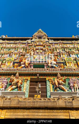 Chidambaram Thillai Natarajar Tempel Gopuram von vorne verstümmelt. Tempeleingang des berühmten hindu-Tempels Stockfoto