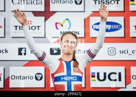 Ontario, Kanada. 21. April 2023. Foto von Alex Whitehead/SWpix.com - 21/04/2023 - Radfahren - Tissot UCI Track Nations Cup, Runde 3: Milton - Mattamy National Cycling Centre, Ontario, Kanada - Women’s Elimination Race Podium - Gold: Norwegens Anita Yvonne Stenberg Credit: SWpix/Alamy Live News Stockfoto
