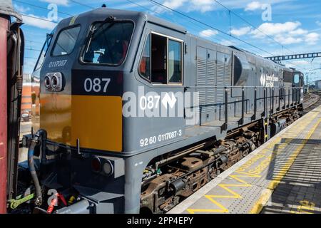 Irish Rail/Iarnród éireann Lokomotive 117087, Vorbereitung auf Abfahrt vom Bahnhof Dublin Connolly, Dublin, Irland. Stockfoto