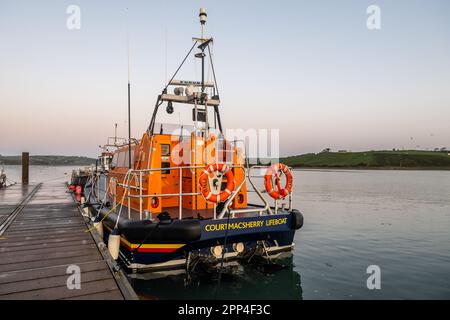 RNLI Lifeboat Val Adnams 13-45 in Courtmacsherry, West Cork, Irland. Stockfoto
