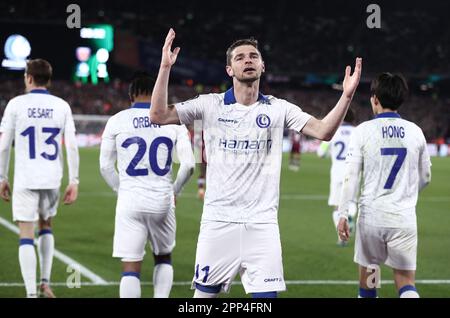 Hugo Cuypers von KAA Gent feiert das Eröffnungstor beim Fußballspiel West Ham United gegen KAA Gent, UEFA Europa Conference League, Quarter Stockfoto