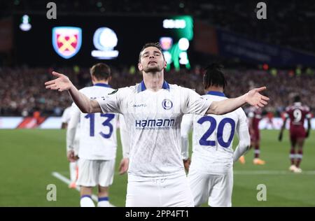 Hugo Cuypers von KAA Gent feiert das Eröffnungstor beim Fußballspiel West Ham United gegen KAA Gent, UEFA Europa Conference League, Quarter Stockfoto