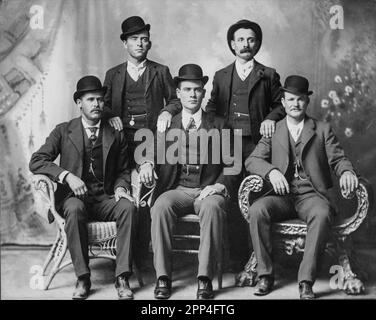 Erste Reihe von links nach rechts: Harry A. Longabaugh, alias The Sundance Kid, Ben Kilpatrick, alias The Tall Texan, Robert Leroy Parker, alias Butch Cassidy; Stockfoto