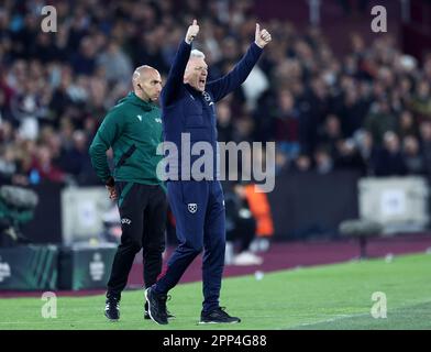David Moyes, Manager von West Ham United, reagiert nach Rücksprache mit dem VAR während des West Ham United gegen KAA Gent Football Stockfoto