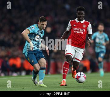 London, Großbritannien. 21. April 2023. Romain Perraud von Southampton während des Premier League-Spiels im Emirates Stadium, London. Das Bild sollte lauten: David Klein/Sportimage Credit: Sportimage Ltd/Alamy Live News Stockfoto