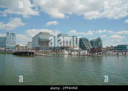 Boote und Gebäude in der neu entwickelten Southwest Waterfront Area von Washington, DC Stockfoto