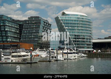 Boote und Gebäude in der neu entwickelten Southwest Waterfront Area von Washington, DC Stockfoto