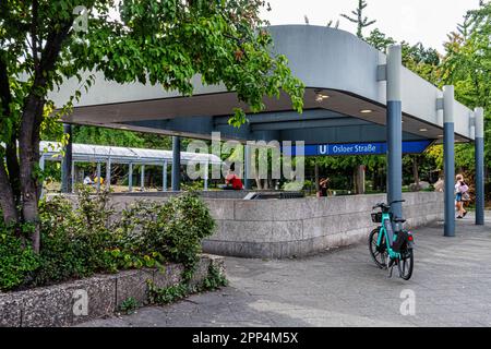 U Osloer Straße, Eingang zur U-Bahn U-Bahn Station, Gesundbrunnen-Mitte, Berlin Stockfoto