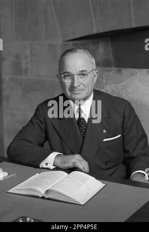 Harry S. Truman. Ein offizielles Porträt. Da es sich um ein offizielles Porträt handelt, schätze ich, zwischen 1945 und 1953. Stockfoto