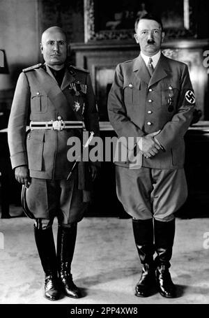 Benito Mussolini und Adolf Hitler während Mussolinis Besuch in München. 19. Juni 1940 Hoffmann Heinrich Fotograf. Im Führerbau Stockfoto