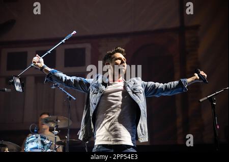 Glasgow, Großbritannien. 21. April 2023. Roy Stride of Scouting for Girls tritt im OVO Hydro in Glasgow auf seiner „Hour Me“-Tour 2023 am 21. April auf: Glasgow Green at Winter Time/Alamy Live News Stockfoto