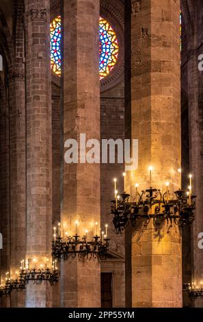 Säulen, Innenräume, Kathedrale von Palma, Palma de Mallorca, Spanien Stockfoto