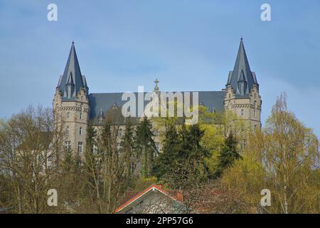 Sträflingshaus aus dem Jahr 1904 mit zwei Türmen, Hadamar, Westerwald, Hessen, Deutschland Stockfoto