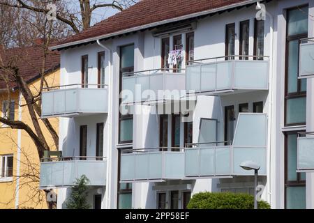 Moderne Wohngebäude im Frühling, Bremen Stockfoto