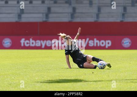 Jana Vojtekova (20 SC Freiburg) während des Flyeralarm Frauen Bundesliga-Spiels zwischen dem FC Bayern München und dem SC Freiburg am FC Bayern Campus Deutschland. (Sven Beyrich/SPP) Kredit: SPP Sport Press Photo. Alamy Live News Stockfoto